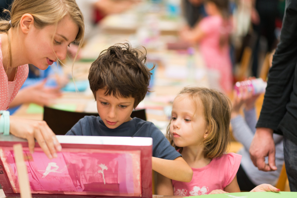 Family Art Day, KunstBuchDruckWerkstatt, 21er Haus, Foto: Natscha Unkart © Belvedere Wien